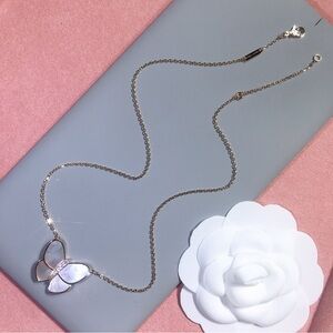 Women Van Cleef & Arpels Rose Gold White MOP Diamond Butterfly Pendant Necklace